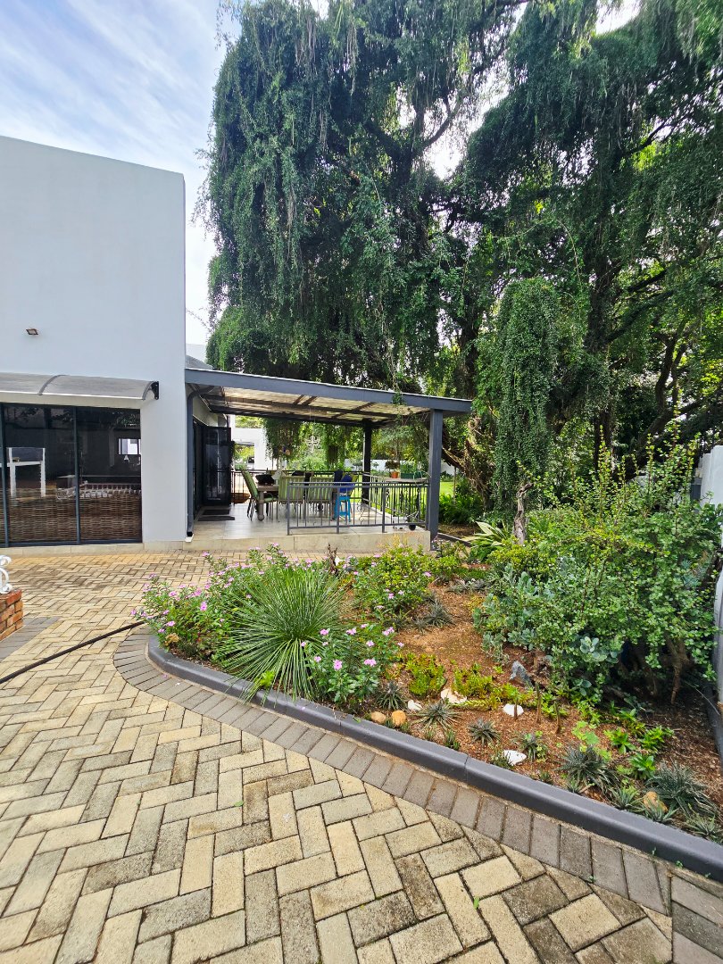 6 Bedroom Property for Sale in Wilkoppies North West